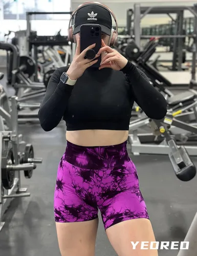 Vista 3 de YEOREO Pantalones cortos profesionales de entrenamiento para mujer, 3.6 pulgadas, pantalones cortos sin costuras, cintura alta, contorno, gimnasio