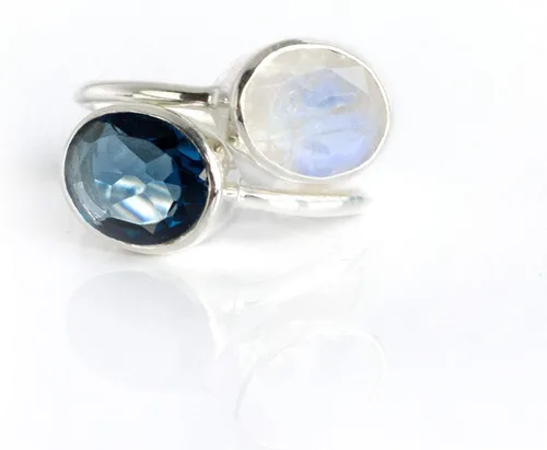 Vista 45 de Oval Birthstone Ring Bezel Set in Vermeil Gold, Sterling Silver, or Rose Gold, Stacking Birthstone Ring [rOMB]