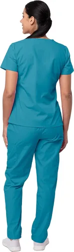 Vista 2 de Sivvan Ropa quirúrgica para mujer - Conjunto de uniforme médico y pantalones cargo