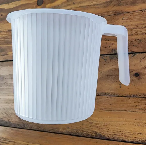Vista 3 de ATCUSA Homely Bathing Dabba - Taza de baño de 1,5 litros, diseño acanalado, sin BPA, varios