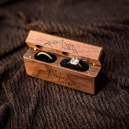 Vista 5 de MUUJEE The Adventure Begins - Caja de doble anillo – Caja de madera delgada grabada para boda, ceremonia de compromiso, propuesta de anillo – Ideas