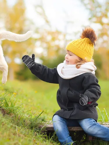 Vista 7 de Boao 12 pares de guantes de invierno para niños pequeños, guantes de punto para niños, guantes mágicos cálidos para niños y niñas, suministros