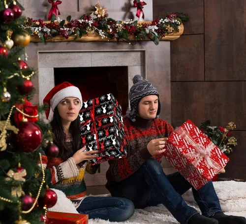 Vista 2 de ZINTBIAL Papel de regalo de Navidad para niños y adultos, papel de regalo de Navidad con cuadros rojos/negros, renos, gnomos, palabras "Ho Ho", 28 x