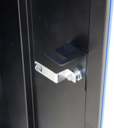 Vista 10 de Sistema de almacenamiento de herramientas de garaje Montezuma - Gabinete base apilable con bloqueo de 2 puertas de 30.5 x 24 pulgadas con pestillos