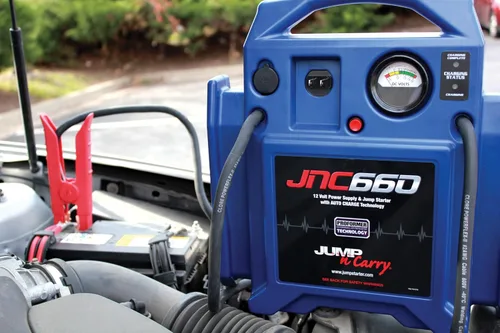 Vista 6 de Clore Automotive Jump-N-Carry JNC770R arrancador de puente de 12 voltios, con pico de 1700 A, calidad premium, paquete, color rojo
