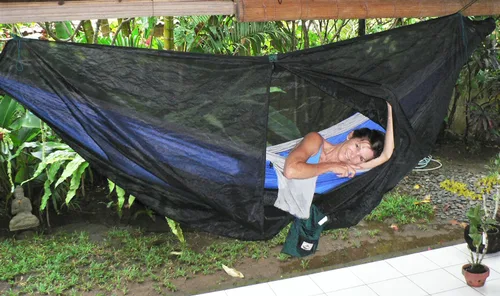 Vista 3 de Hammock Bliss Mosquitera Capullo - La mejor red de hamaca para insectos con malla a prueba de insectos que no se ve Um - Haz que la hamaca
