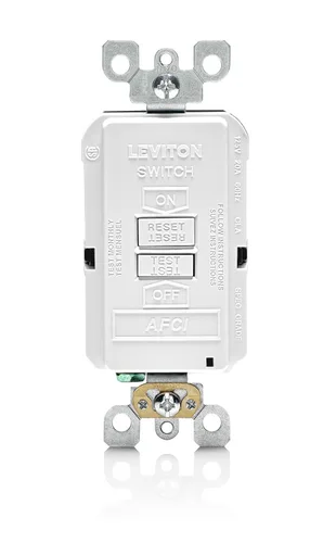 Vista 12 de Leviton SmartlockPro - Combinación GFCI de autocomprobación 15A con USB tipo A y tipo C en pared, cargador USB para teléfonos inteligentes y Blanco