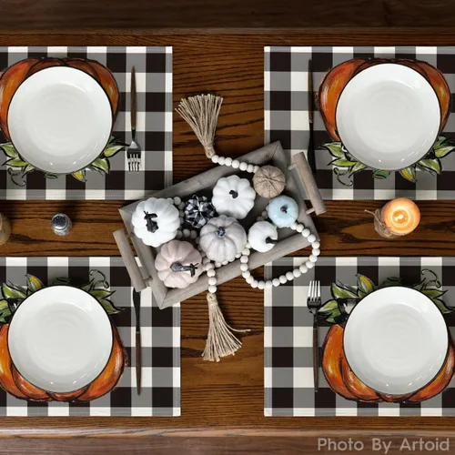 Vista 3 de Artoid Mode Juego de 4 manteles individuales de otoño con diseño de calabaza a cuadros de búfalo de 12 x 18 pulgadas para decoración de fiestas