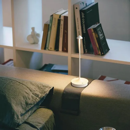 Vista 3 de Lámpara de mesa inalámbrica recargable LED funciona con pilas, lámpara de mesa de 4000 mAh, lámpara táctil regulable al aire libre, impermeable