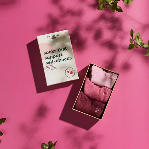 Vista 7 de Conscious Step Calcetines tobilleros de algodón orgánico de comercio justo para mujer, cada par ayuda a apoyar a nuestros socios sin fines de lucro