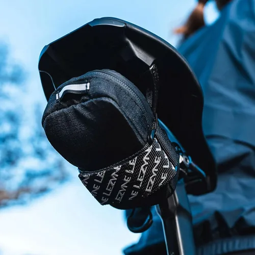 Vista 7 de LEZYNE Road Caddy - Bolsa compacta para sillín de bicicleta, ligera, duradera, de nailon, con accesorio de velcro, apertura de cubierta y detalles