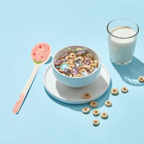 Vista 6 de Housoutil Juego de 2 cucharas de cerámica de fresa de mango largo con patrón de frutas para café, té, yogur, helado, cubiertos de cocina