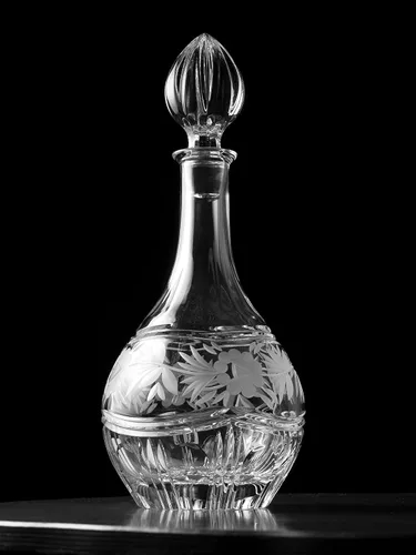 Vista 5 de Barski - Corte a mano - Boca soplada - Cristal - Decantador de vino - Con diseño rosa - 32 oz. - Hecho en Europa