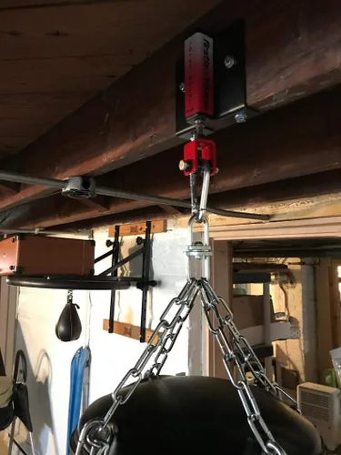 Vista 4 de Firstlaw Fitness Joist Mount 200 - Colgador pesado para saco de boxeo - para bolsas pesadas de 120 libras a 200 libras - Fabricado en los Estados