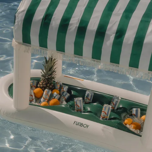 Vista 4 de FUNBOY Estación de bebidas flotante gigante con diseño de cabana de rayas verdes, con toldo de tela removible con flecos, perfecta para fiestas