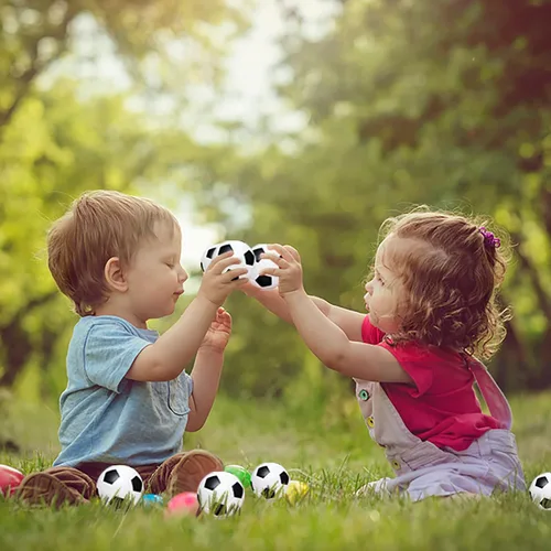 Vista 5 de Bolas antiestrés de fútbol mini 96 piezas de 5 cm de espuma deportiva a granel para niños y adultos, pequeños recuerdos de fiesta de fútbol, bolas