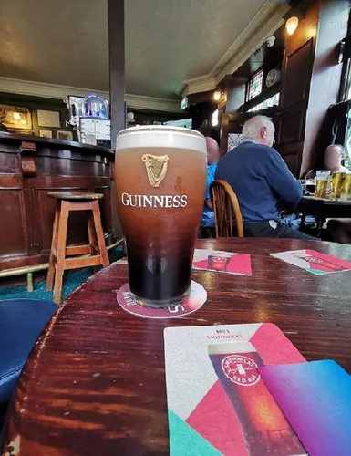 Vista 2 de Guinness Vaso de pinta de 20 onzas (juego de 2)