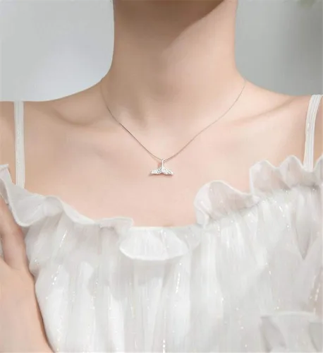 Vista 2 de Collar de plata de ley con forma de cola de sirena de cristal para mujeres y niñas delicada colgante de cola de ballena de delfín de peces