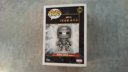 Vista 3 de Funko Pop Iron Man Mark I Marvel Studios Summer Exclusive SDCC