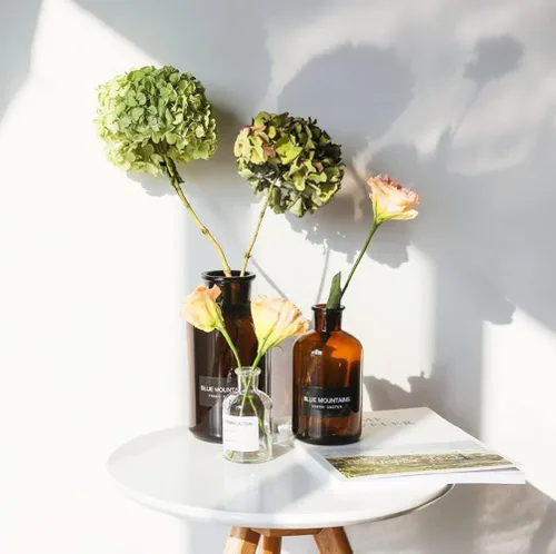 Vista 2 de Jarrón de cristal ámbar, 1 jarrón pequeño, botellas de vidrio decorativas, tarros de boticario marrón, decoración del hogar, jarrones florales