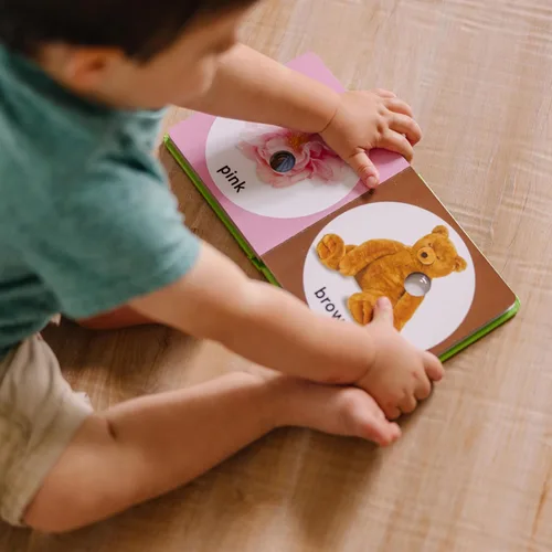 Vista 7 de Melissa & Doug - Juego de 3 libros infantiles -, Pode-a-Dot, primeras palabras, primeras formas, primeros