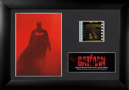 Vista 7 de Trend Setters DC Comics - The Batman - Desenmascarado - FilmCells - Presentación de escritorio MiniCell de 7 x 5 pulgadas - Con clip de película