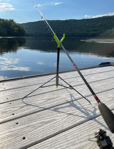 Vista 5 de FISHIN' STIX All Terrain Stand Tripod - Attach to Any Rod Holder for use on Ice or Solid Ground