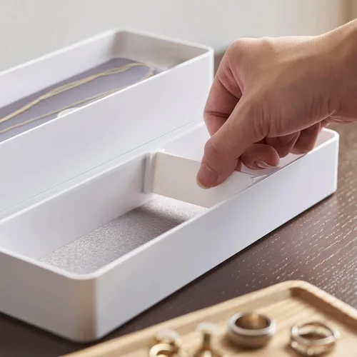 Vista 6 de YAMAZAKI Home Rin Reloj Apilable Y Estuche De Accesorios, Joyero Organizador Para Gafas - Plástico + Madera