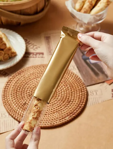 Vista 6 de Rollos de huevo de chocolate con avellana, bocadillos de relleno de galletas, barras de galletas de sándwich de chocolate, 4.23 oz/120 g envío desde
