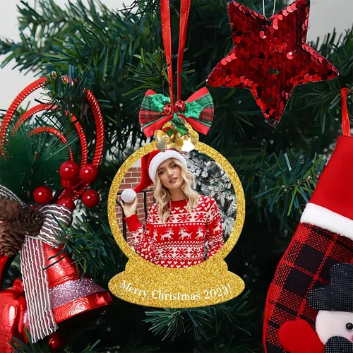 Vista 4 de Adornos de Navidad personalizados 2023 con imagen personalizada con purpurina, adornos acrílicos para decoración de árbol para parejas, familia