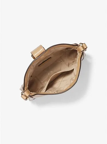 Vista 2 de Michael Kors Bolso bandolera tipo hobo con logotipo pequeño de Gabby, Camello