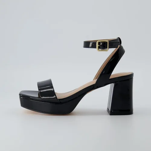 Vista 2 de CUSHIONAIRE Sandalias de vestir con plataforma Cherry para mujer + espuma viscoelástica y anchos disponibles