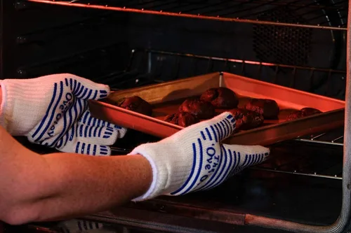 Vista 4 de The Ove Glove - Protección superior para manos contra calor y llamas, paquete de 1 guante para horno