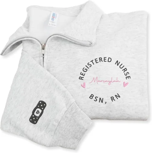 Vista 24 de COUPLEHOODIES - Sudadera de enfermería bordada con nombre, personalizada, con cremallera de un cuarto, regalo para asistente de enfermería