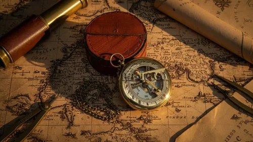 Vista 6 de Hermosa brújula de reloj de sol de latón con caja de cuero marrón y cadena Brújula abierta Camping Senderismo Steampunk Acabado de latón