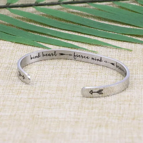 Vista 2 de JoycuFF Pulseras de acero inoxidable para mujer, con frase inspiradoramantra (en inglés) oculta, un regalo para mostrarle tu apoyo a tus amigas