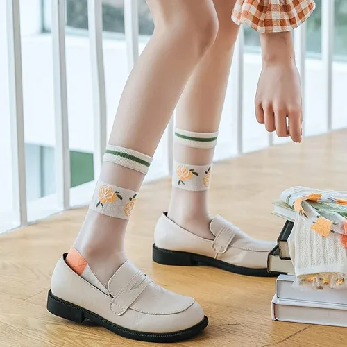Vista 8 de CYee 3 pares de calcetines transparentes con rosas florales para mujer, calcetines elásticos de Fairycore tobilleros medianos de vidrio fino Grunge
