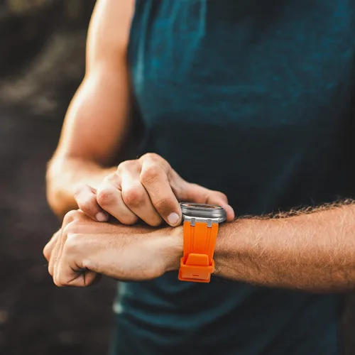 Vista 4 de Correa deportiva de goma de silicona líquida con adaptador de acero inoxidable para Apple Watch Ultra 1/2 1.929 in 1.772 in 1.732 in 1.654 in