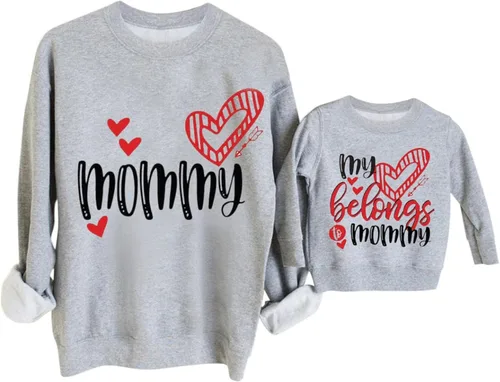 Vista 4 de Conjunto de sudadera de manga larga para mamá y mí con diseño de corazón para el día de San Valentín para mamá y yo sin botones Agris