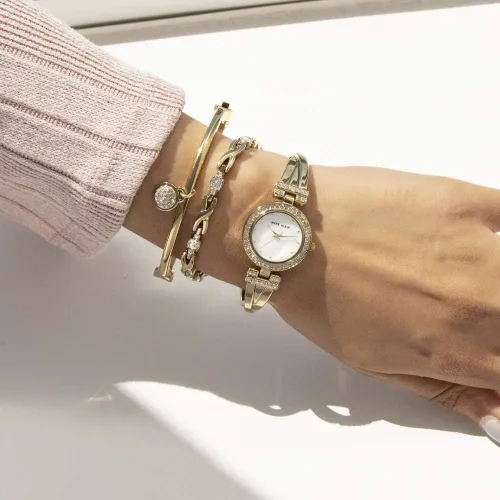 Vista 5 de Anne Klein Juego de reloj y pulsera con detalles de cristal prémium para mujer