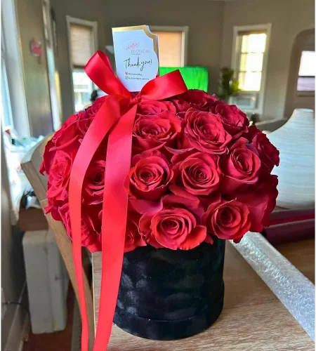 Vista 5 de UNIKPACKAGING Caja de flores redonda de terciopelo de alta calidad, cajas de regalo para flores de lujo y arreglos de regalo, juego de 3 piezas Negro
