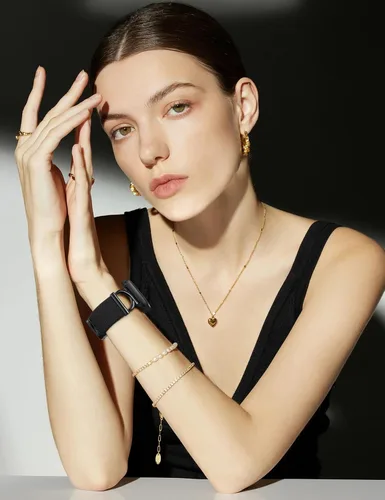 Vista 7 de Minyee Correa magnética elástica compatible con Apple Watch Band de 38/40/41/42/44/45/46/1.929 in para mujer, correa de metal en forma de C