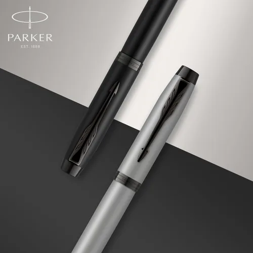 Vista 5 de Parker IM - Pluma estilográfica, negro mate, borde negro, punta media, cartucho de tinta azul, caja de regalo, perfecta para caligrafía y escritura