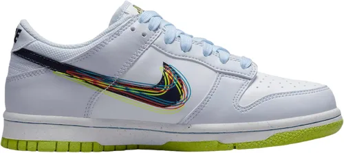 Vista 63 de Nike Kid's Dunk Low Sneaker