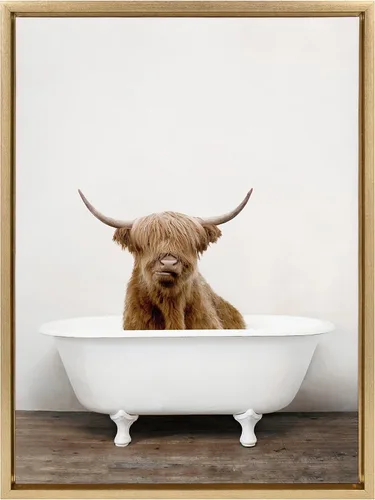 Vista 2 de Kate and Laurel Sylvie Highland Cow in Tub - Lienzo enmarcado para pared, diseño de vaca de las tierras altas por Amy Peterson Art Studio; 18 x 24