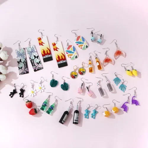 Vista 3 de Juego de 20 pares de aretes mixtos y extraños lindos y divertidos aretes colgantes de resina acrílica y metal para mujeres y niñas anime cosplay