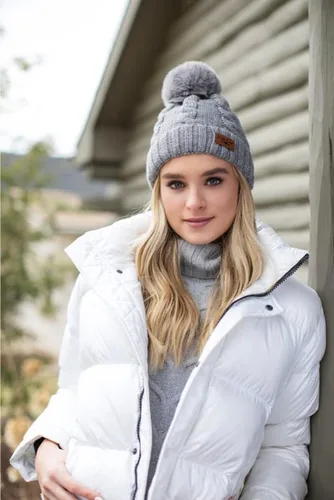 Vista 7 de Britt's Knits Cozy Classics - Gorro de invierno con pompones de piel acogedora para mujeres y niñas