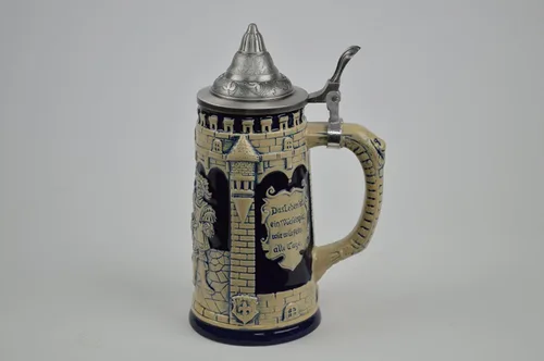 Vista 4 de Essence of Europe Gifts 0.6 litros OktoberfestHaus - Jarra alemana con tapa Das Leben Ist Ein Wurfelspiel Wir Wurfeln All Tage