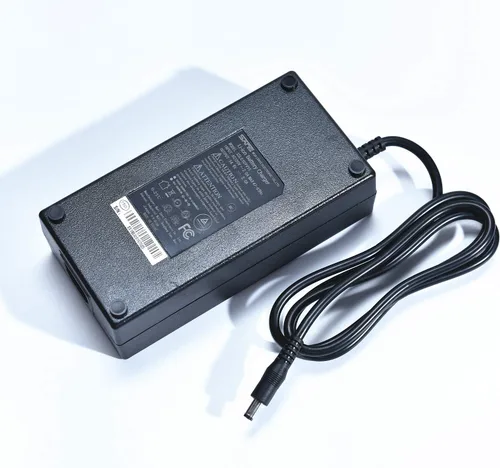 Vista 2 de Cargador de batería de 54.6V 2A Cabeza DC2.1 para batería de iones de litio de 48 V Cargador eléctrico con conector de conector DC2.1