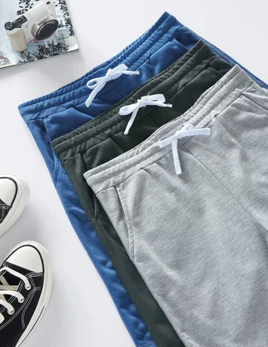 Vista 2 de Liberty Pro Paquete de 3 pantalones cortos deportivos para niños y jóvenes, pantalones cortos deportivos casuales con bolsillos, ropa deportiva
